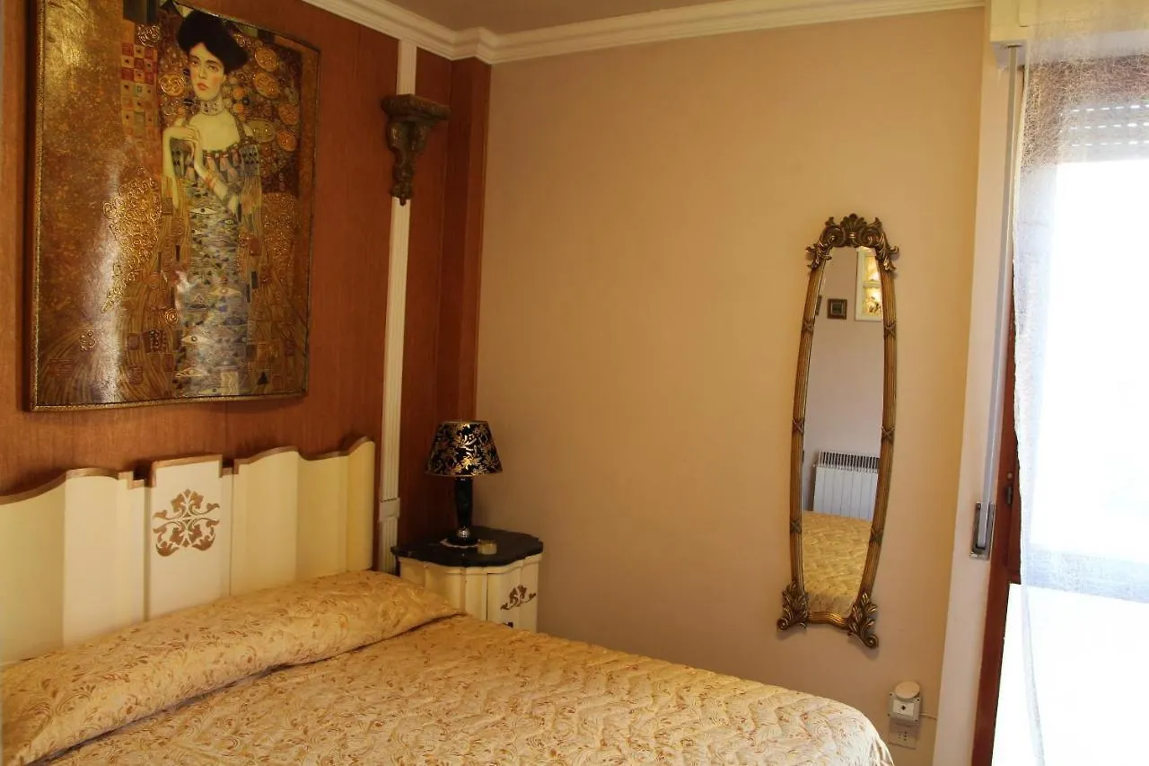 Apartment B&B Giorno E Notte Pisa Italy