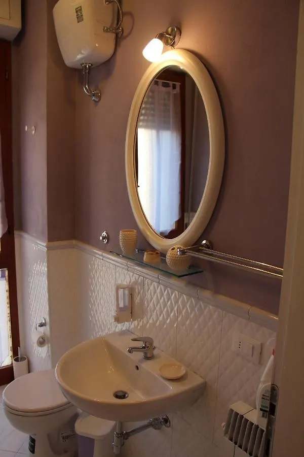 B&B Giorno E Notte Pisa 0*,  Italy